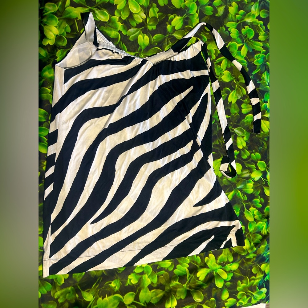 White House Black Market black and white Size M